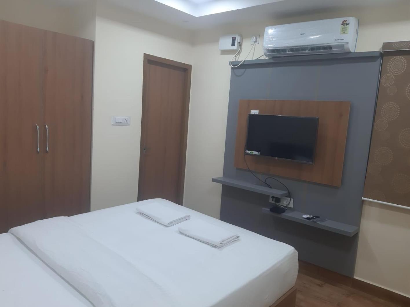 Lakshmi Narayana Grand Hotel กาญจีปุรัม ภายนอก รูปภาพ